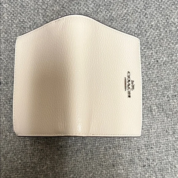 Coach Off-White Leather Wallet - Picture 5 of 5